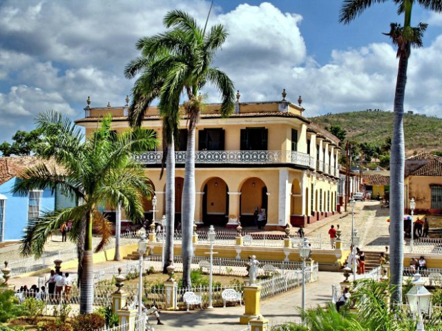 plaza-mayor-trinidad-2jpg_edited